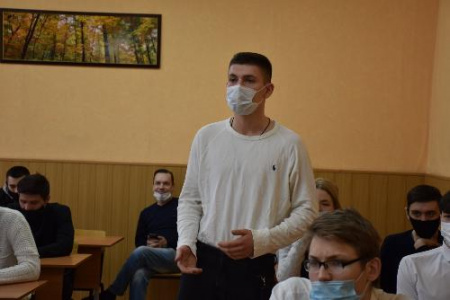 Заседание клуба «Сто вопросов взрослому» Заседание клуба «Сто вопросов взрослому»