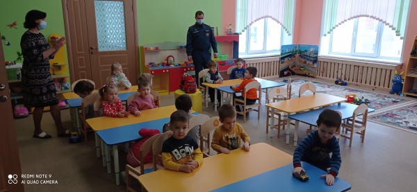 ПОЖАРНАЯ БЕЗОПАСНОСТЬ ДЛЯ САМЫХ МАЛЕНЬКИХ ПОЖАРНАЯ БЕЗОПАСНОСТЬ ДЛЯ САМЫХ МАЛЕНЬКИХ